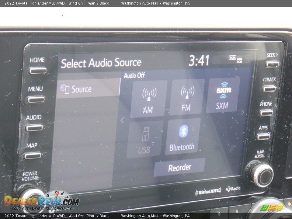 2022 Toyota Highlander XLE AWD Wind Chill Pearl / Black Photo #5