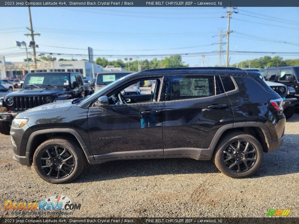 2023 Jeep Compass Latitude 4x4 Diamond Black Crystal Pearl / Black Photo #3