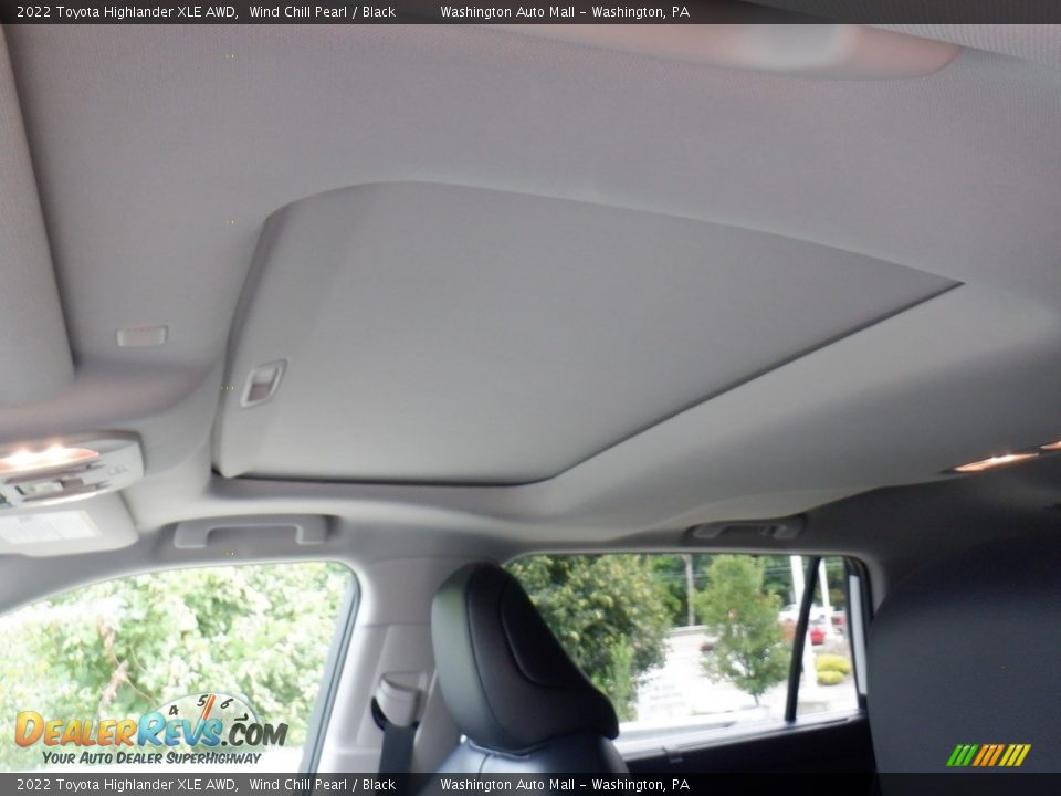 2022 Toyota Highlander XLE AWD Wind Chill Pearl / Black Photo #21