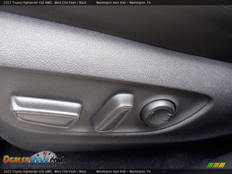 2022 Toyota Highlander XLE AWD Wind Chill Pearl / Black Photo #25