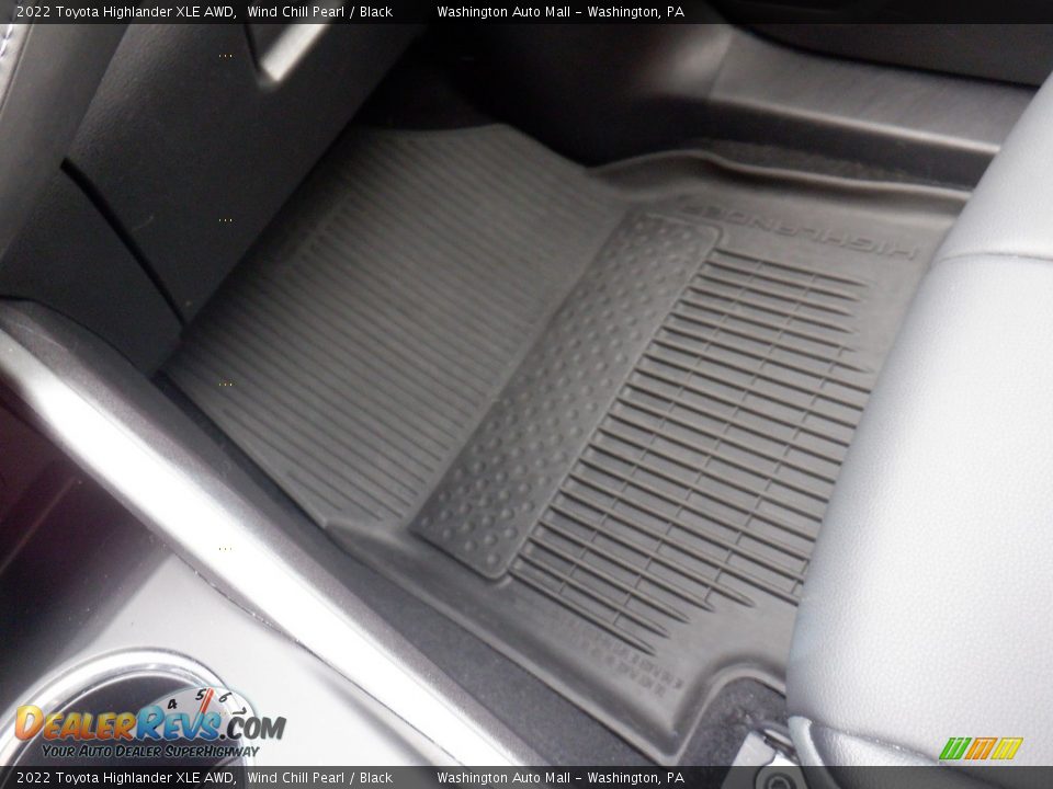 2022 Toyota Highlander XLE AWD Wind Chill Pearl / Black Photo #27