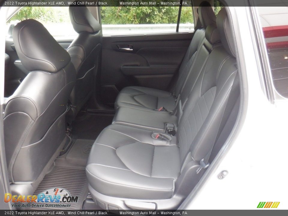 2022 Toyota Highlander XLE AWD Wind Chill Pearl / Black Photo #29