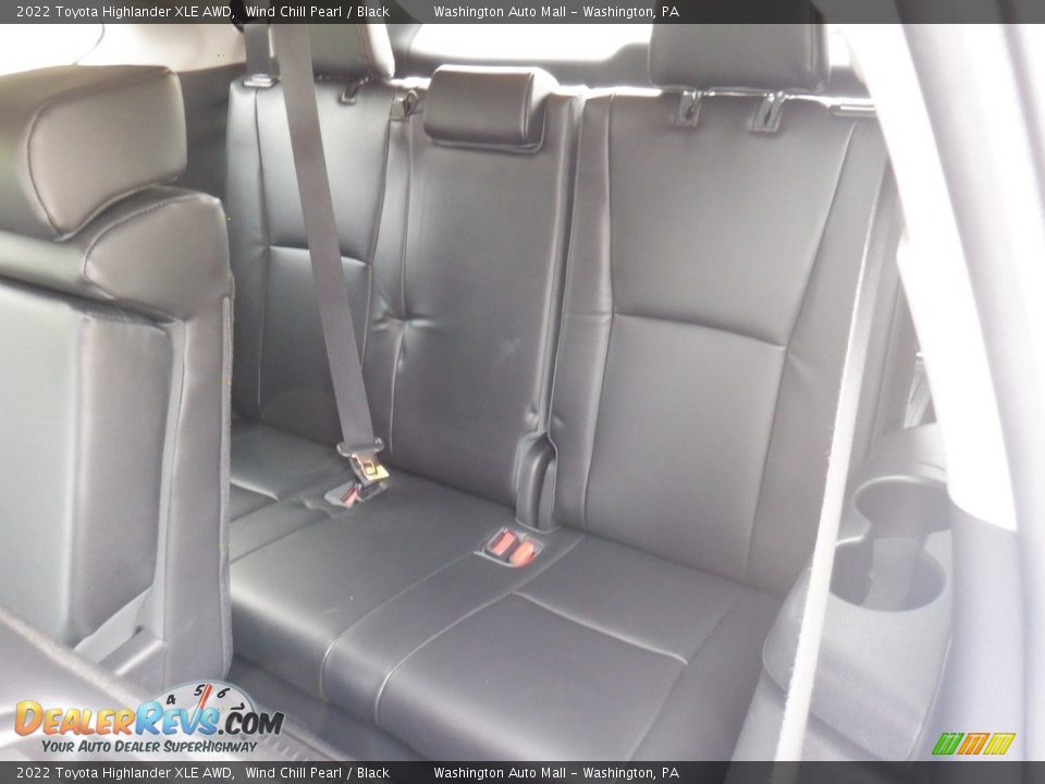 2022 Toyota Highlander XLE AWD Wind Chill Pearl / Black Photo #31