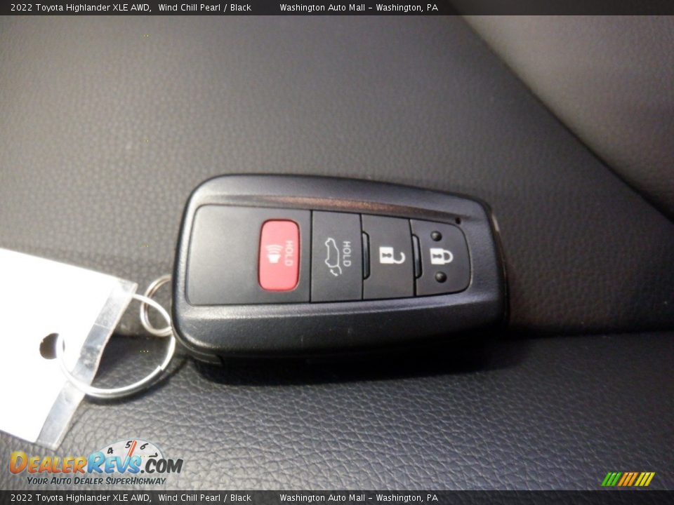 Keys of 2022 Toyota Highlander XLE AWD Photo #34