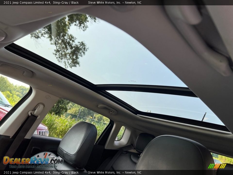 Sunroof of 2021 Jeep Compass Limited 4x4 Photo #27