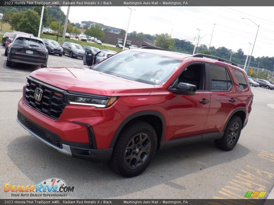 Front 3/4 View of 2023 Honda Pilot TrailSport AWD Photo #7