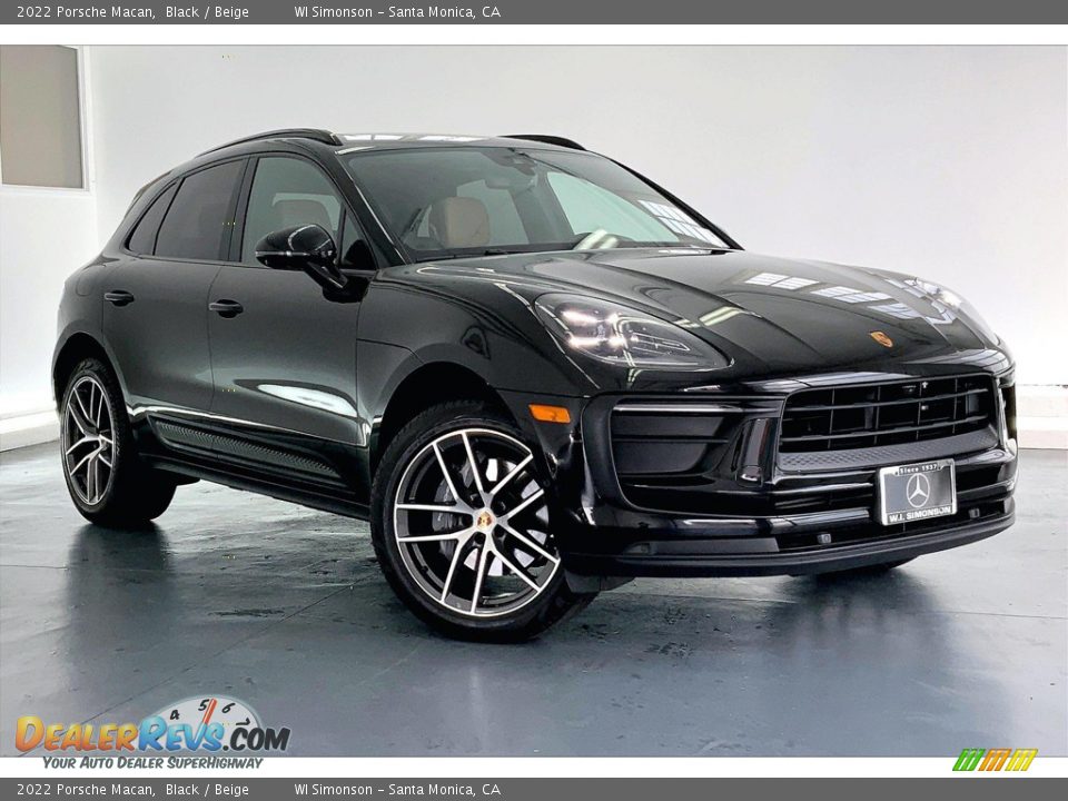 2022 Porsche Macan Black / Beige Photo #33