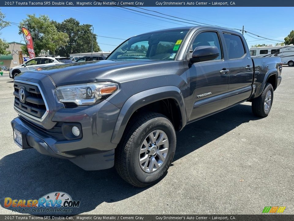 Front 3/4 View of 2017 Toyota Tacoma SR5 Double Cab Photo #3