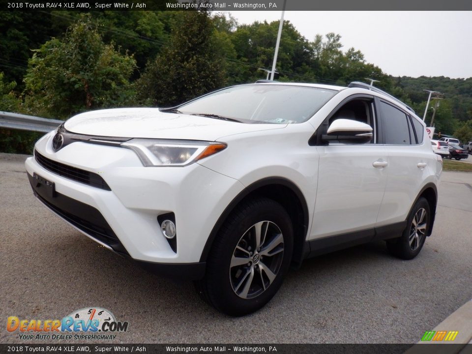 2018 Toyota RAV4 XLE AWD Super White / Ash Photo #12