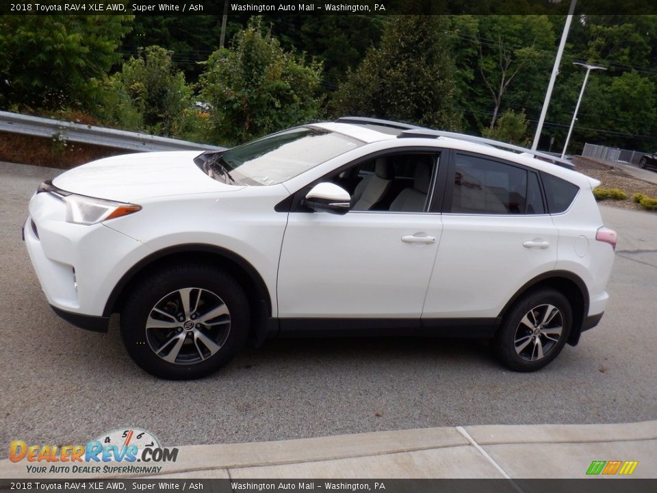 2018 Toyota RAV4 XLE AWD Super White / Ash Photo #13