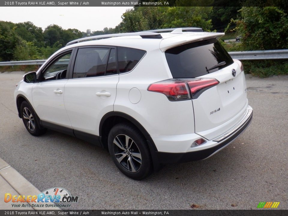 2018 Toyota RAV4 XLE AWD Super White / Ash Photo #14