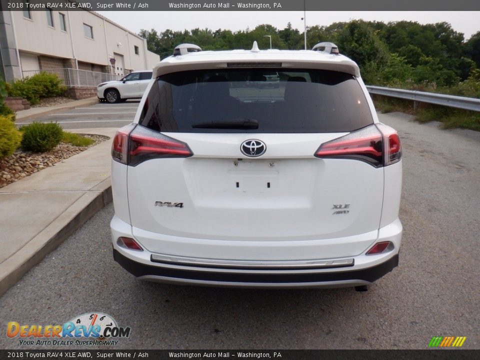 2018 Toyota RAV4 XLE AWD Super White / Ash Photo #15