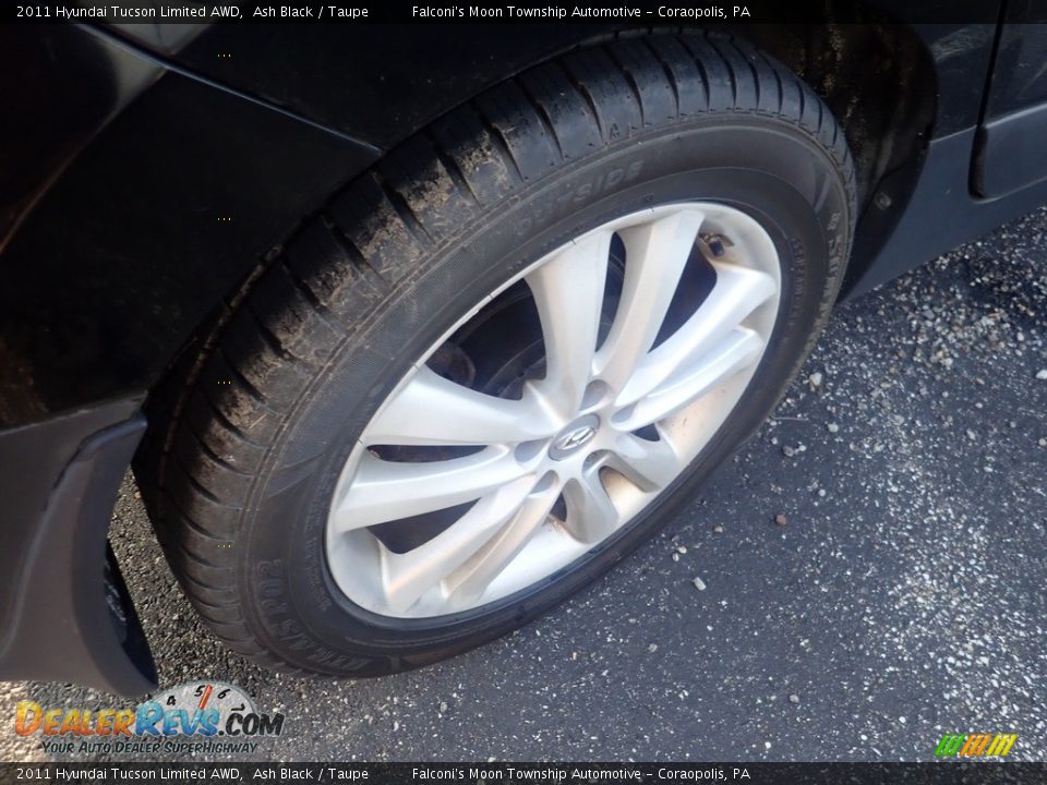 2011 Hyundai Tucson Limited AWD Ash Black / Taupe Photo #5