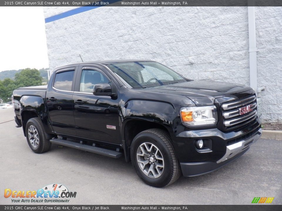 Front 3/4 View of 2015 GMC Canyon SLE Crew Cab 4x4 Photo #1