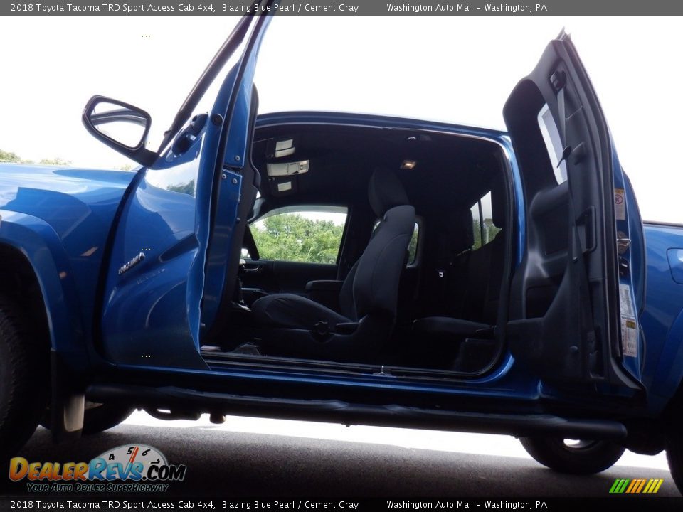 2018 Toyota Tacoma TRD Sport Access Cab 4x4 Blazing Blue Pearl / Cement Gray Photo #26