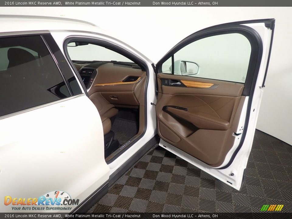 2016 Lincoln MKC Reserve AWD White Platinum Metallic Tri-Coat / Hazelnut Photo #36