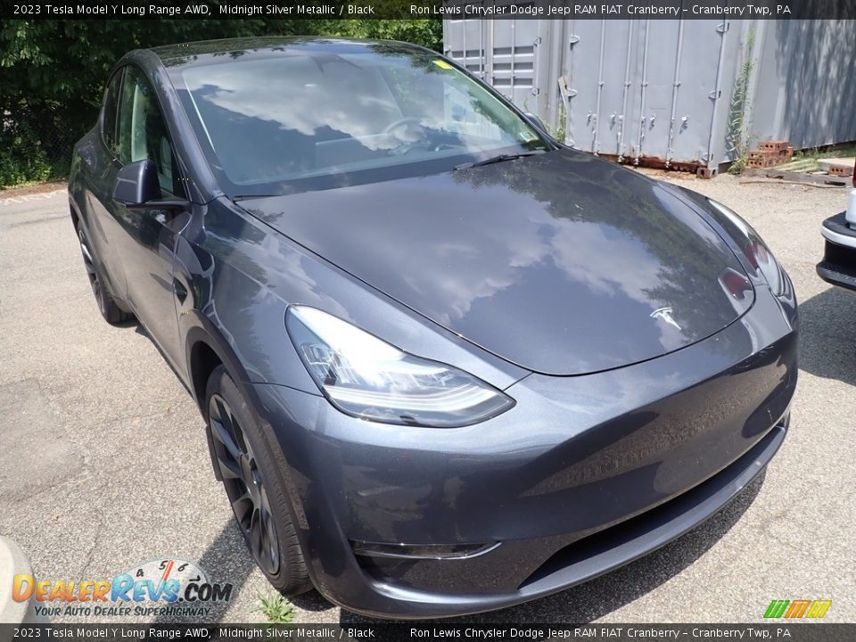 Front 3/4 View of 2023 Tesla Model Y Long Range AWD Photo #2