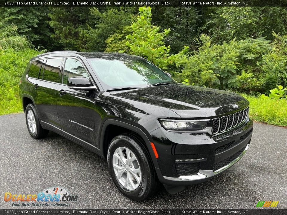 Front 3/4 View of 2023 Jeep Grand Cherokee L Limited Photo #4