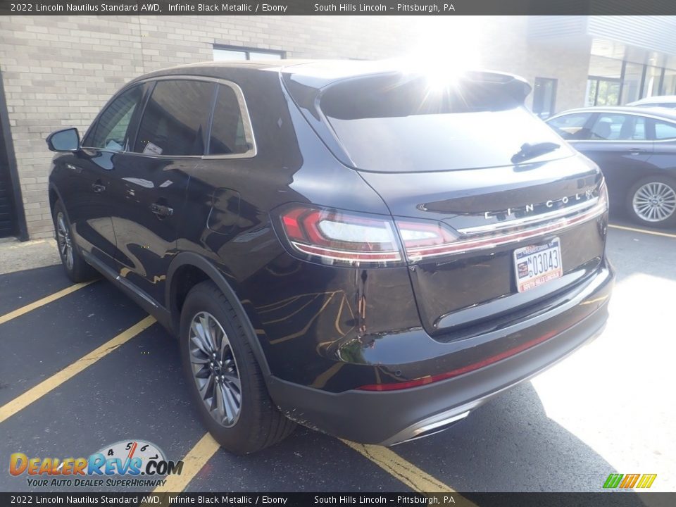 2022 Lincoln Nautilus Standard AWD Infinite Black Metallic / Ebony Photo #2