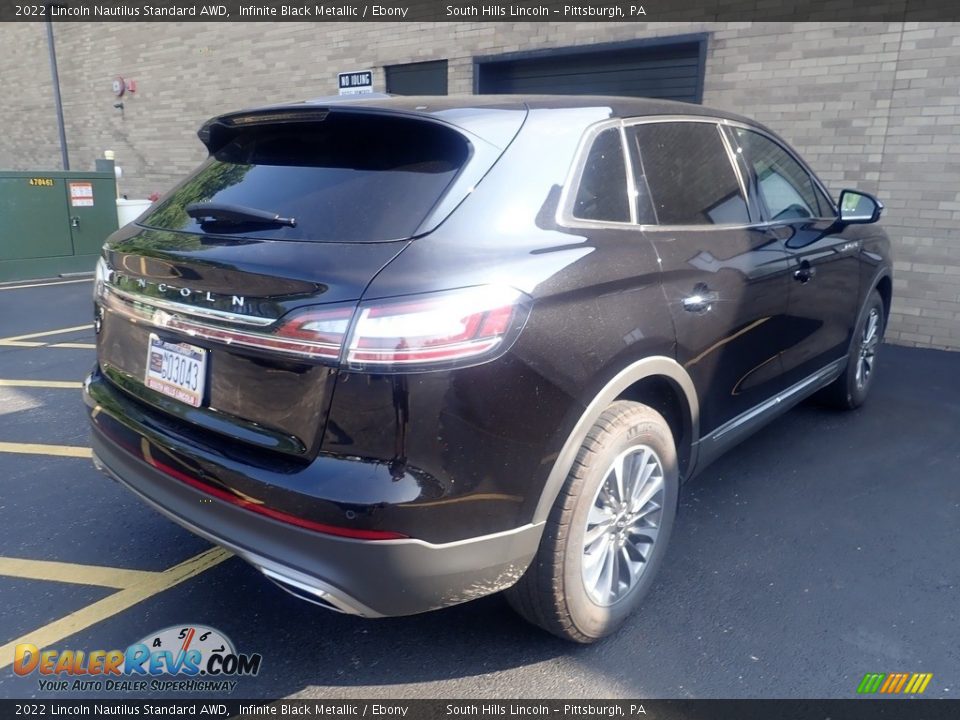 2022 Lincoln Nautilus Standard AWD Infinite Black Metallic / Ebony Photo #4