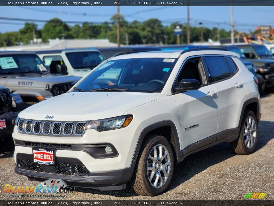 2023 Jeep Compass Latitude Lux 4x4 Bright White / Black Photo #1