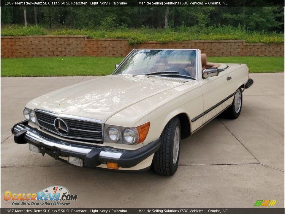 Front 3/4 View of 1987 Mercedes-Benz SL Class 560 SL Roadster Photo #1