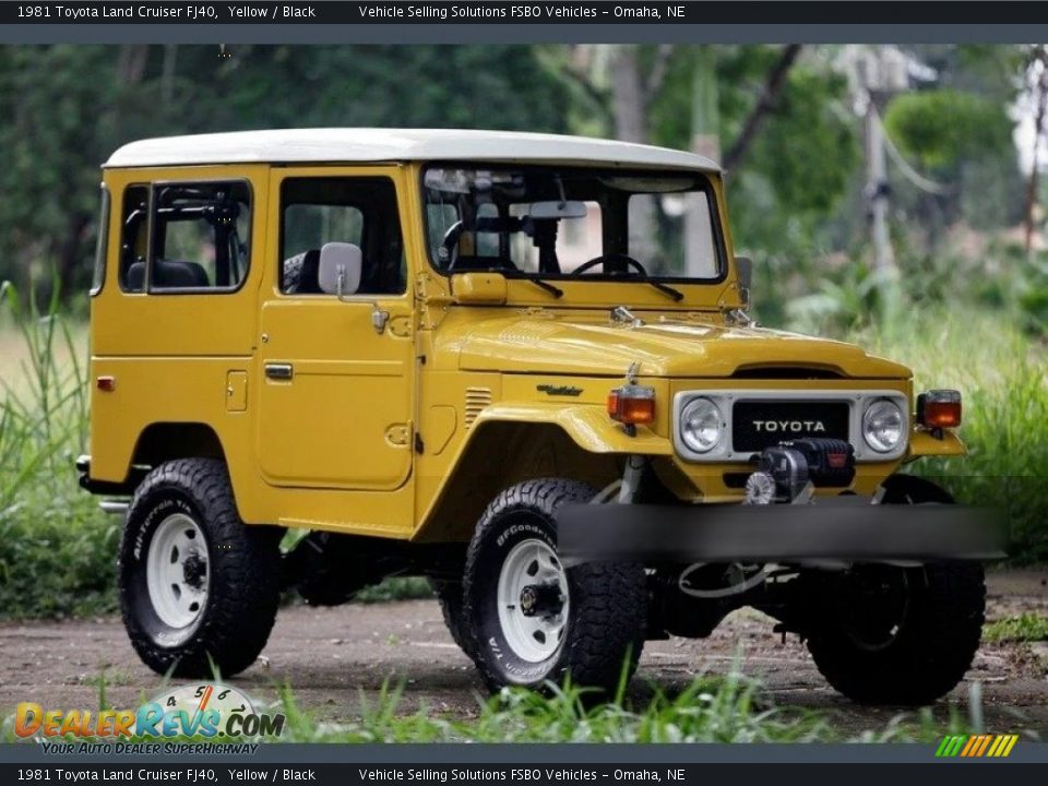 Front 3/4 View of 1981 Toyota Land Cruiser FJ40 Photo #1