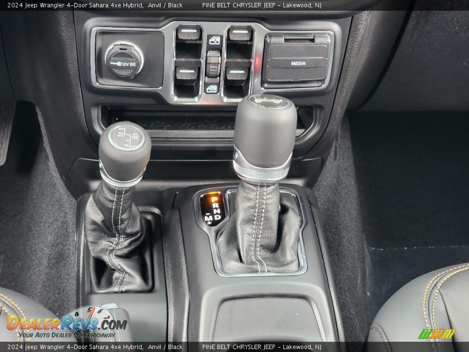 2024 Jeep Wrangler 4-Door Sahara 4xe Hybrid Shifter Photo #10