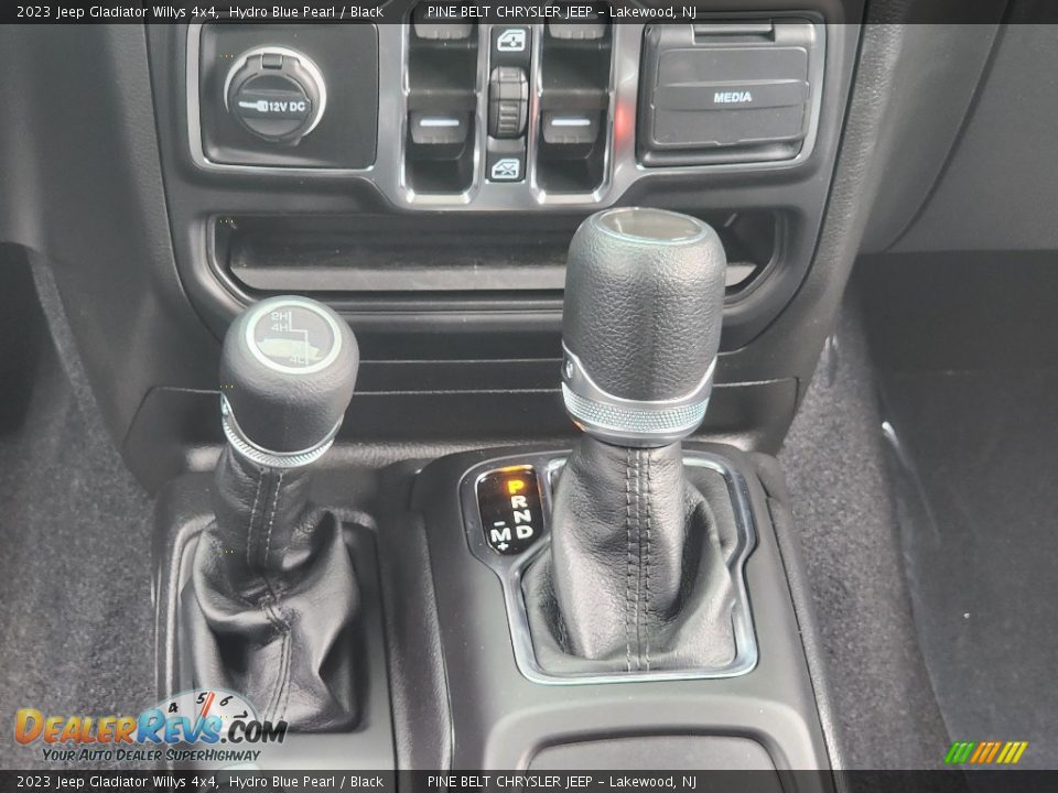 2023 Jeep Gladiator Willys 4x4 Shifter Photo #10