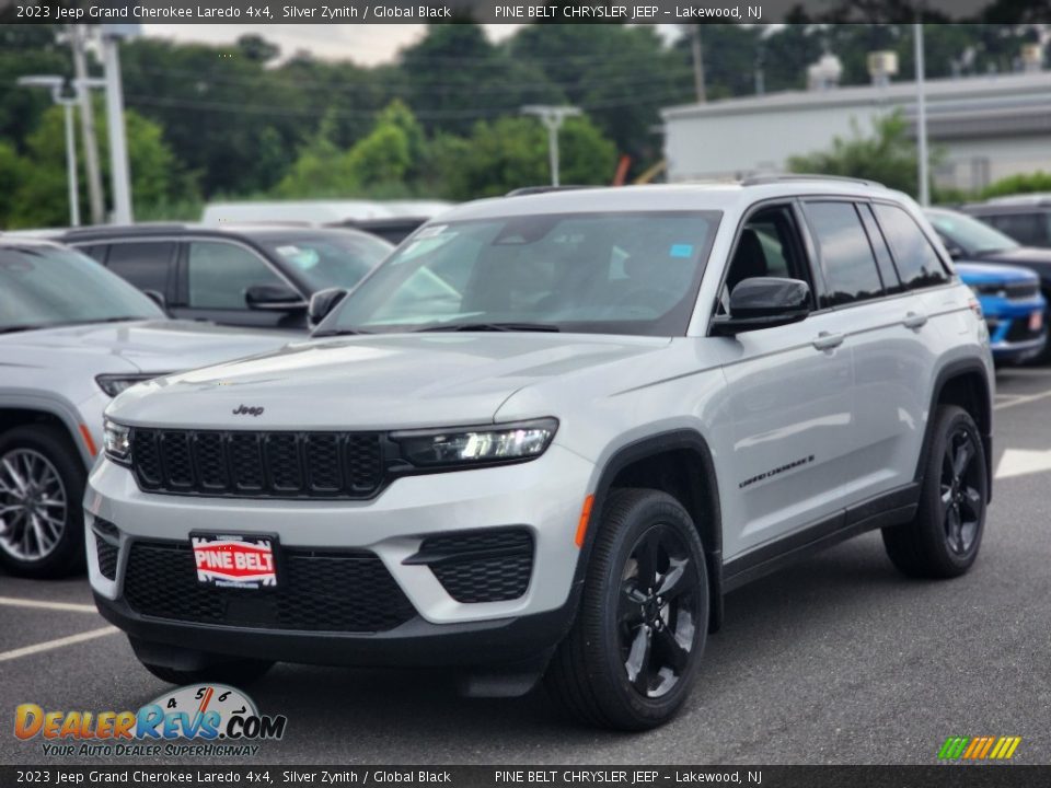 2023 Jeep Grand Cherokee Laredo 4x4 Silver Zynith / Global Black Photo #1