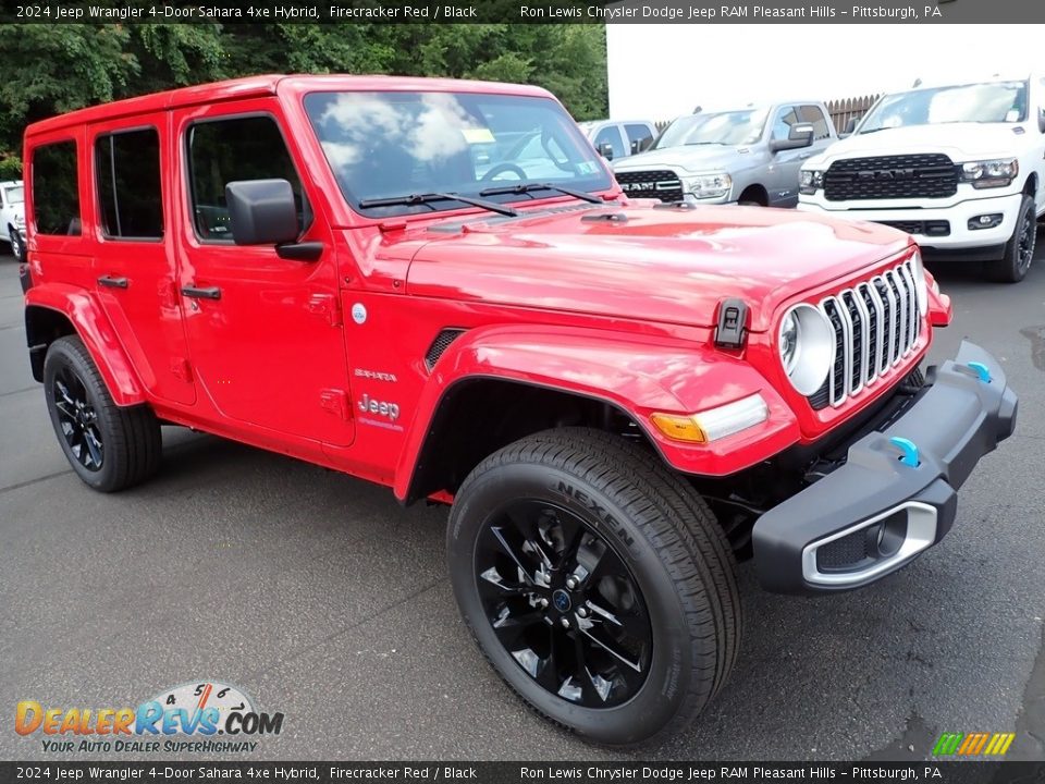 Front 3/4 View of 2024 Jeep Wrangler 4-Door Sahara 4xe Hybrid Photo #8