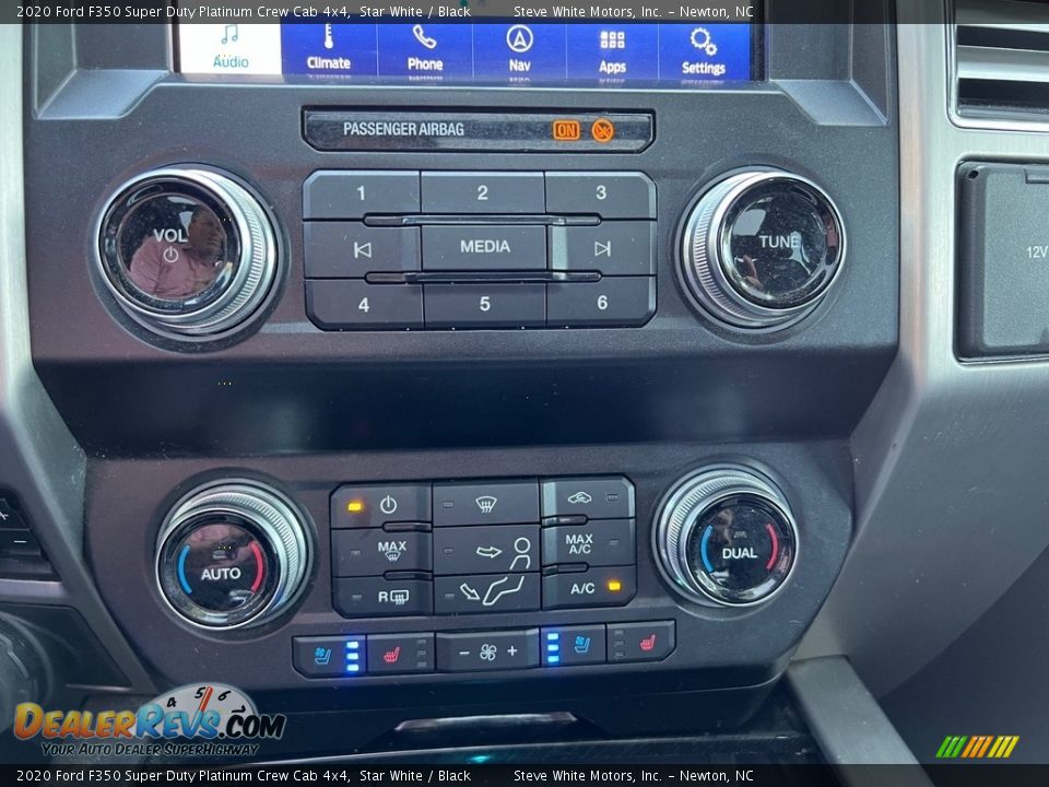 Controls of 2020 Ford F350 Super Duty Platinum Crew Cab 4x4 Photo #32