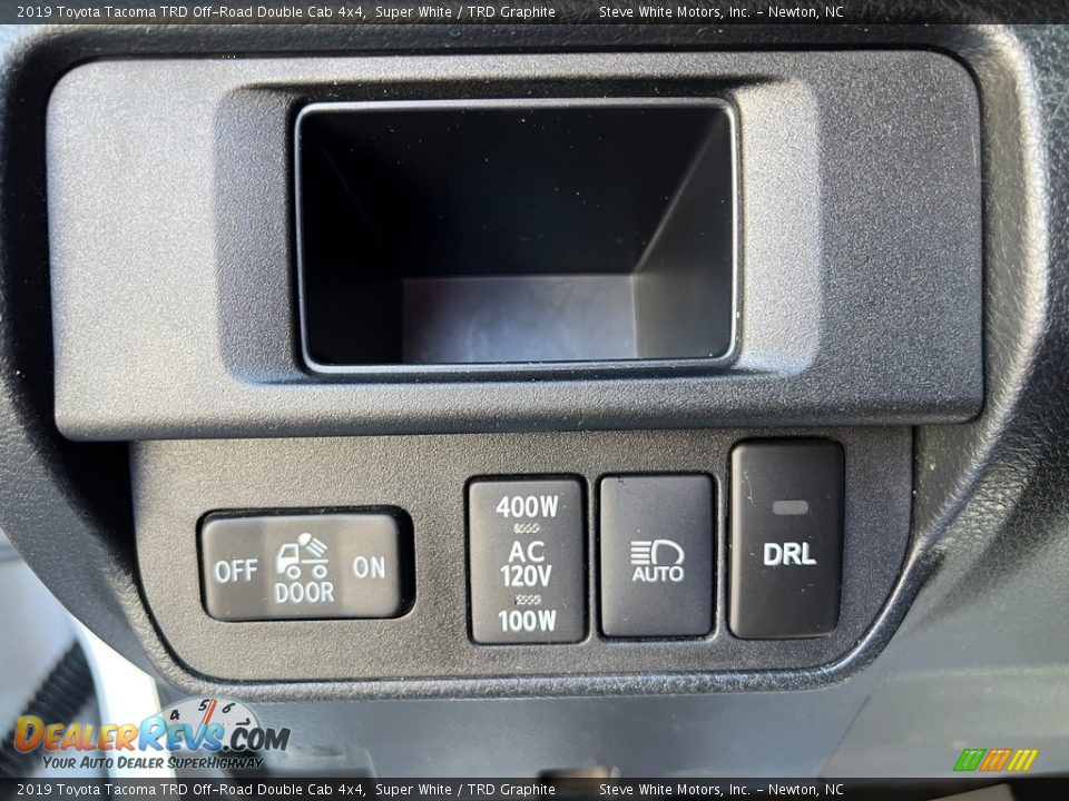 Controls of 2019 Toyota Tacoma TRD Off-Road Double Cab 4x4 Photo #18
