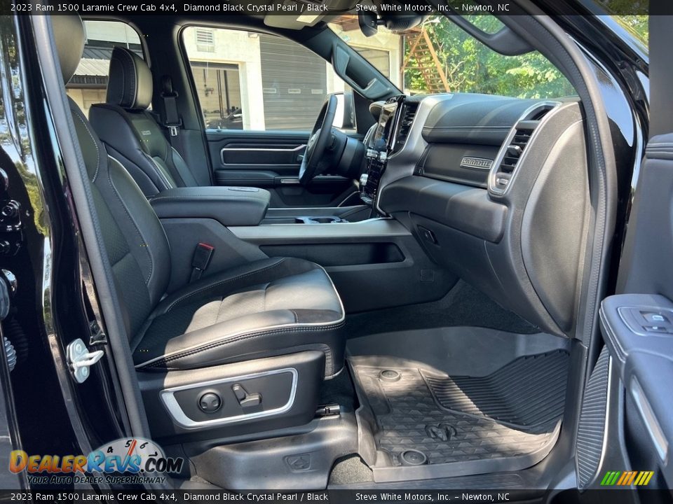 2023 Ram 1500 Laramie Crew Cab 4x4 Diamond Black Crystal Pearl / Black Photo #19