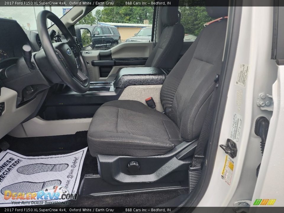 Earth Gray Interior - 2017 Ford F150 XL SuperCrew 4x4 Photo #13