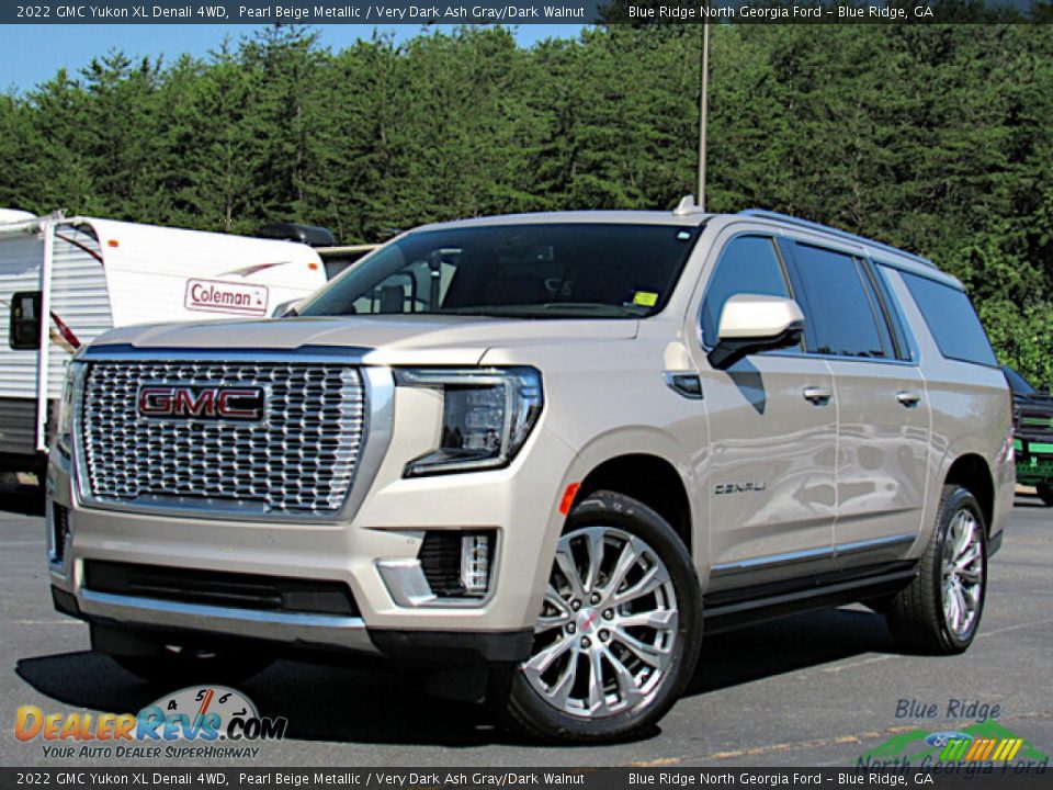 Front 3/4 View of 2022 GMC Yukon XL Denali 4WD Photo #1