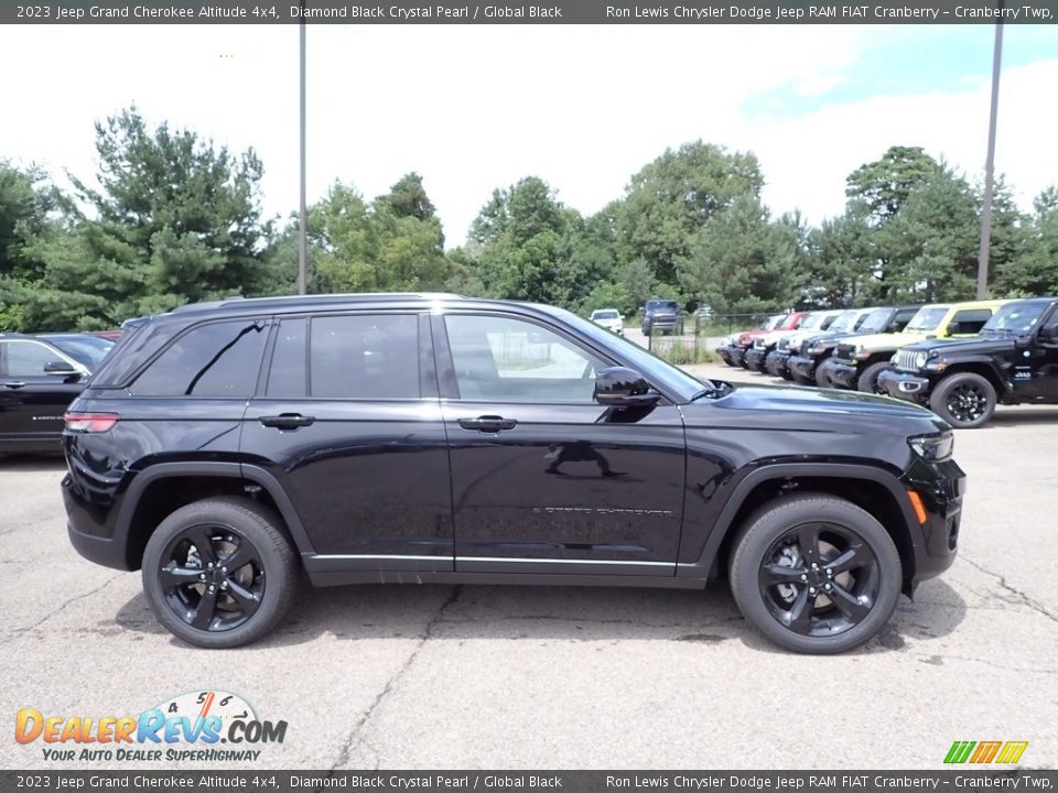 2023 Jeep Grand Cherokee Altitude 4x4 Diamond Black Crystal Pearl / Global Black Photo #6