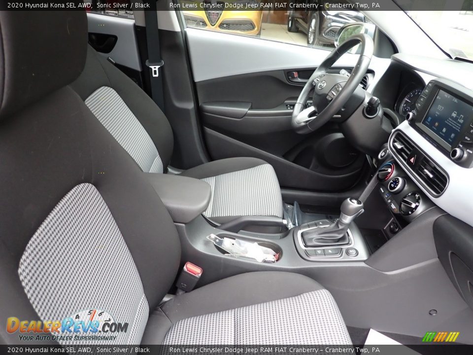 Front Seat of 2020 Hyundai Kona SEL AWD Photo #11