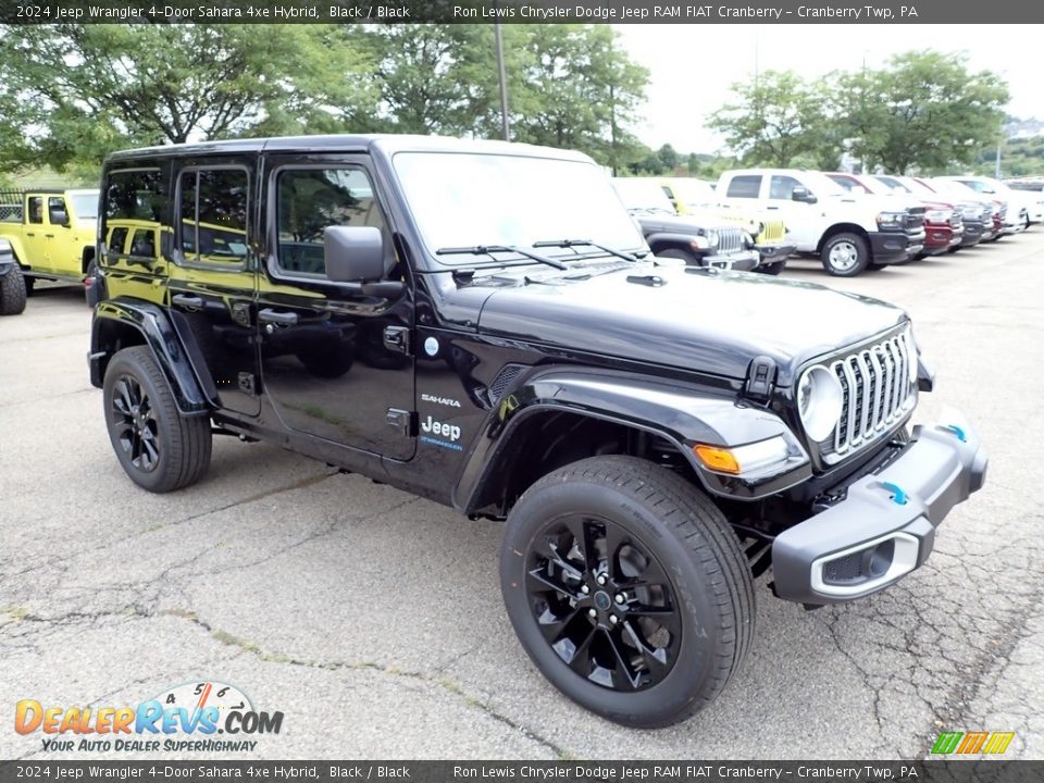 Front 3/4 View of 2024 Jeep Wrangler 4-Door Sahara 4xe Hybrid Photo #7