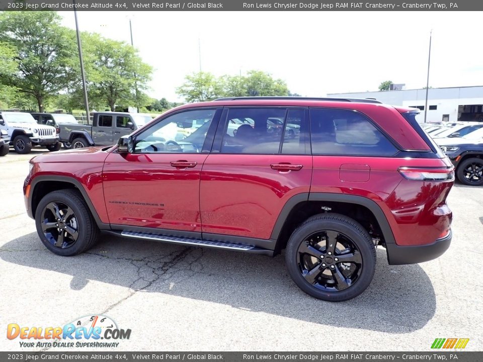 2023 Jeep Grand Cherokee Altitude 4x4 Velvet Red Pearl / Global Black Photo #2