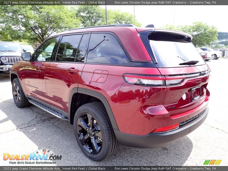 2023 Jeep Grand Cherokee Altitude 4x4 Velvet Red Pearl / Global Black Photo #3