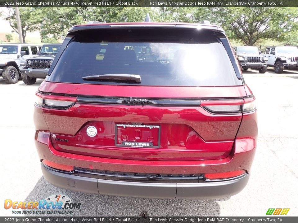 2023 Jeep Grand Cherokee Altitude 4x4 Velvet Red Pearl / Global Black Photo #4