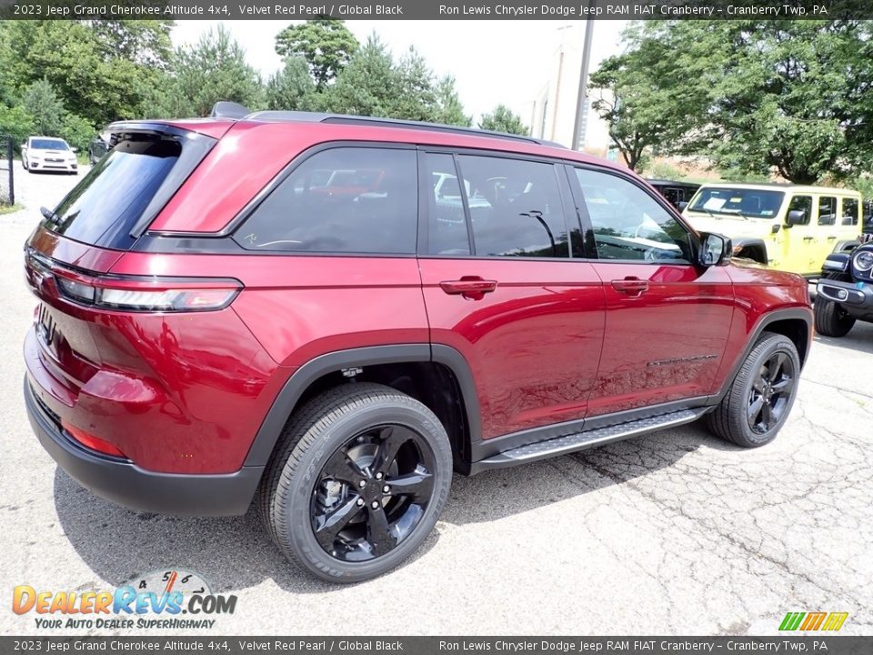 2023 Jeep Grand Cherokee Altitude 4x4 Velvet Red Pearl / Global Black Photo #5