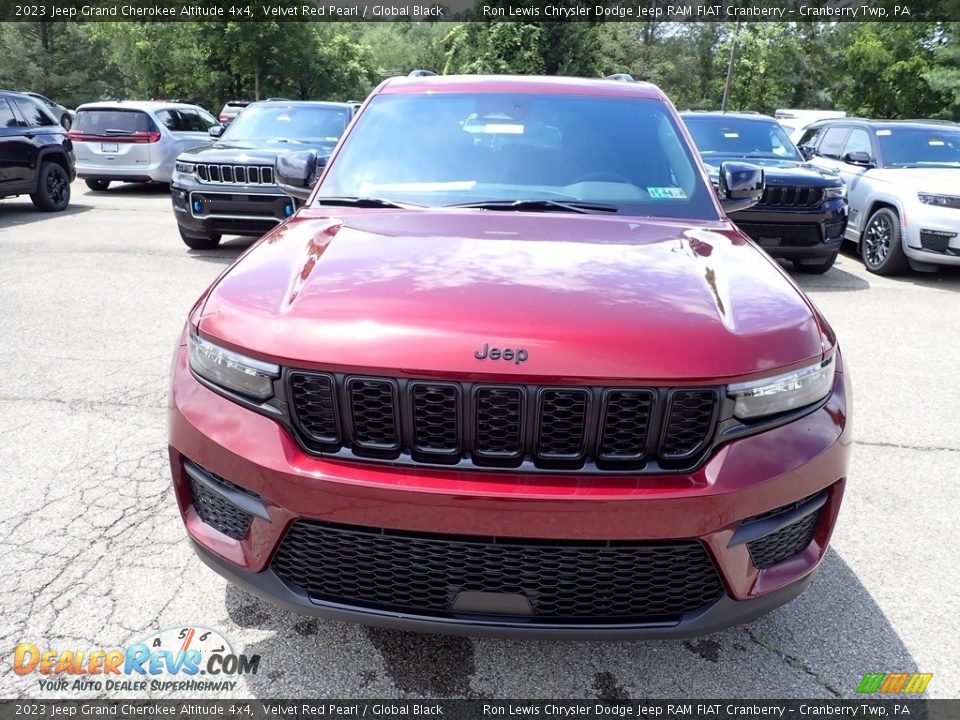 2023 Jeep Grand Cherokee Altitude 4x4 Velvet Red Pearl / Global Black Photo #8