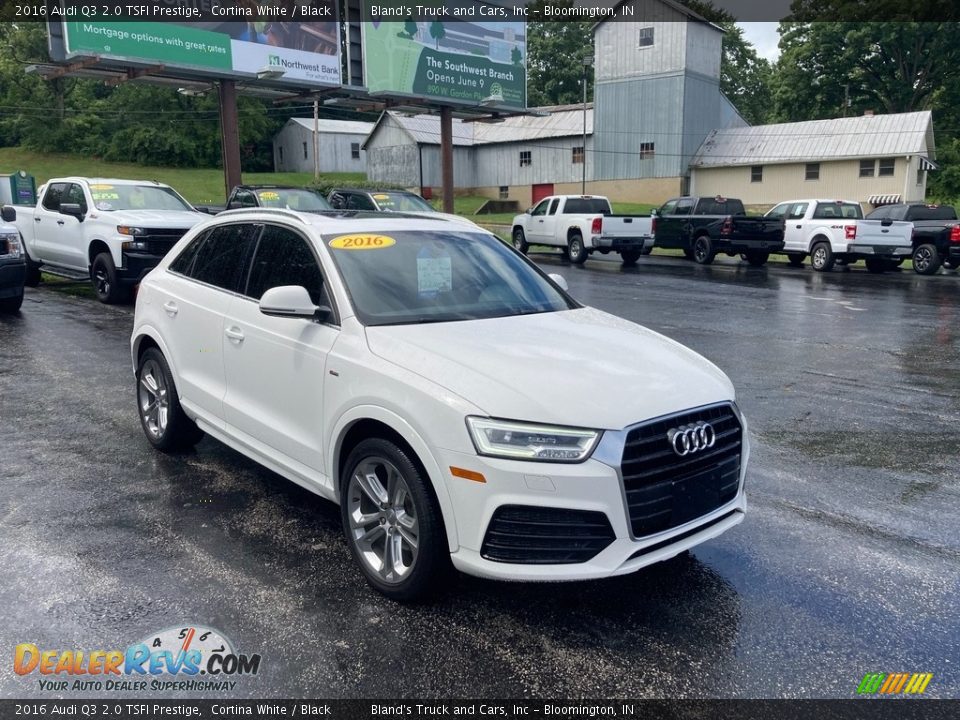 Front 3/4 View of 2016 Audi Q3 2.0 TSFI Prestige Photo #5