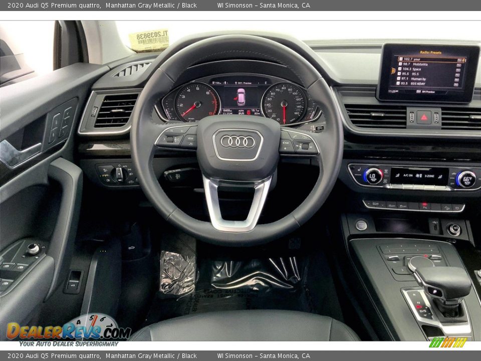 Dashboard of 2020 Audi Q5 Premium quattro Photo #4
