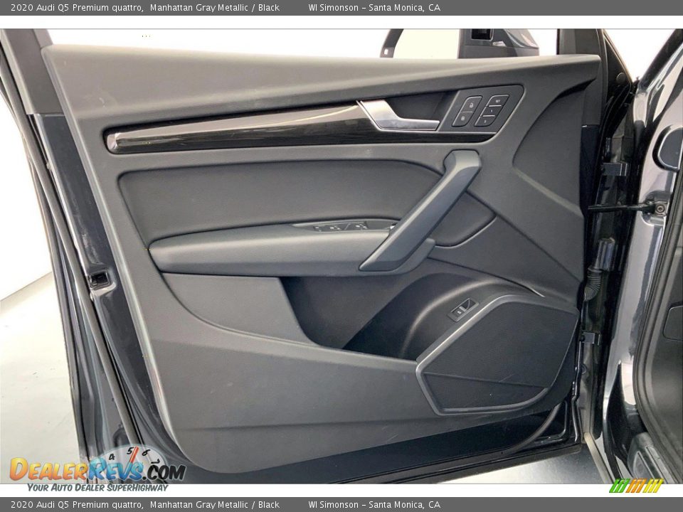 Door Panel of 2020 Audi Q5 Premium quattro Photo #25