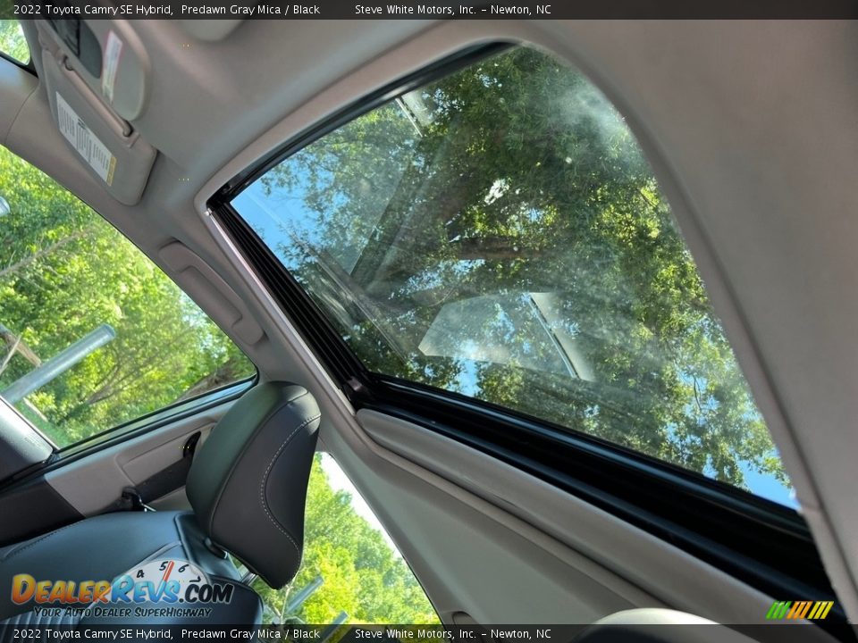 Sunroof of 2022 Toyota Camry SE Hybrid Photo #29