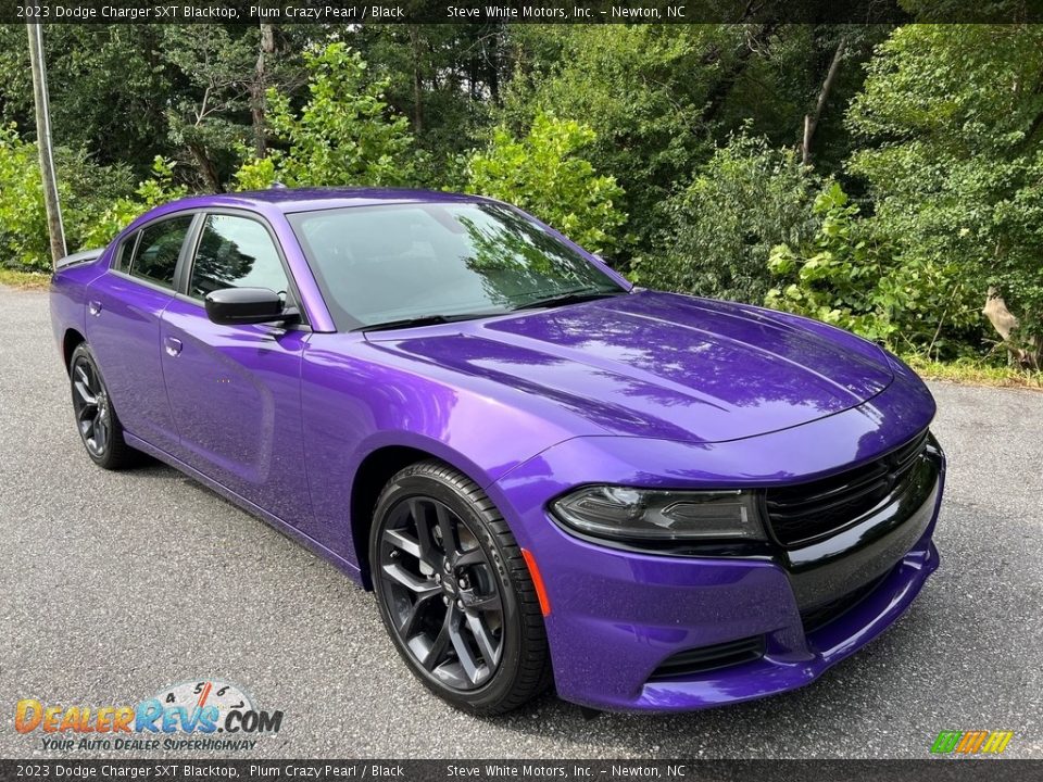 Front 3/4 View of 2023 Dodge Charger SXT Blacktop Photo #4