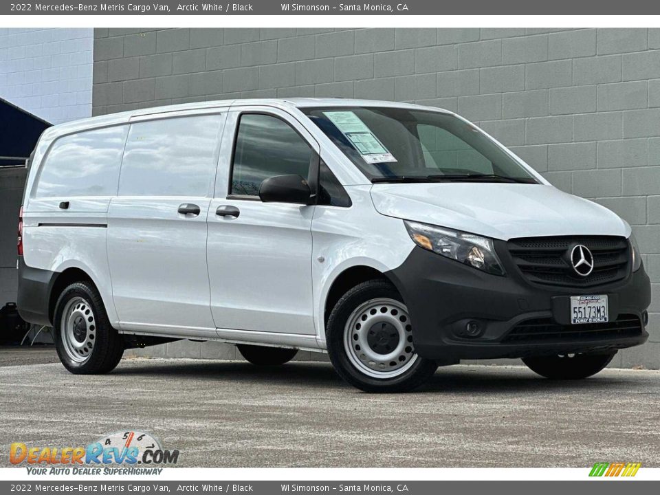 Front 3/4 View of 2022 Mercedes-Benz Metris Cargo Van Photo #2